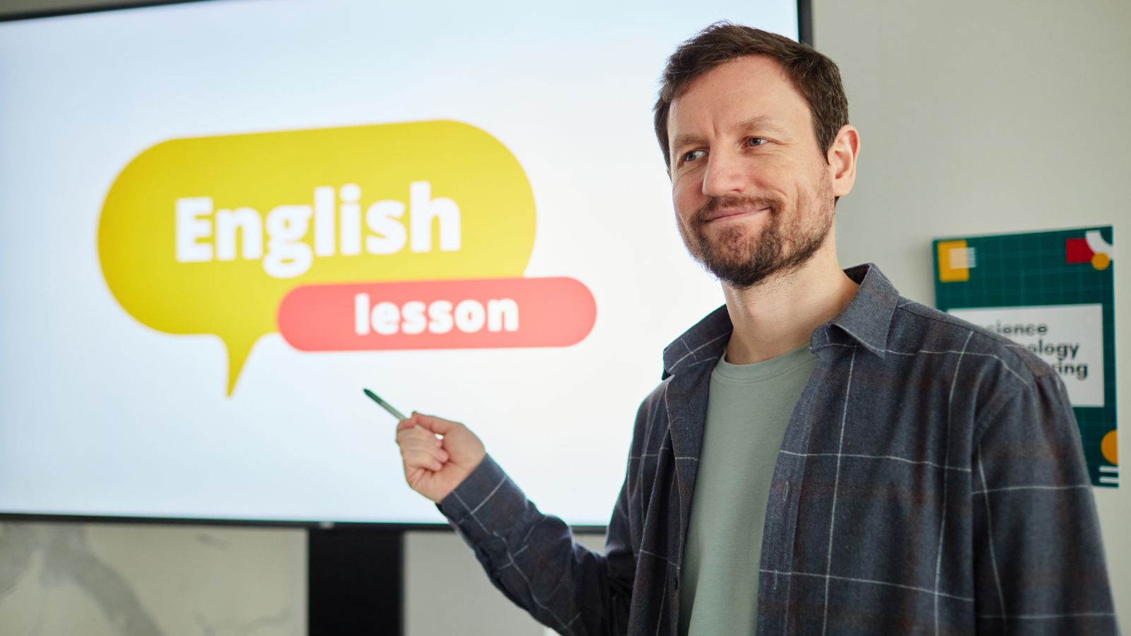 Muchas personas creen que pensar en inglés es una habilidad reservada a quienes viven en el extranjero. Sin embargo, suele aparecer de forma gradual cuando el idioma deja de estudiarse como una lista de equivalencias y empieza a utilizarse dentro de situaciones reales.